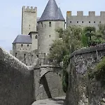 Le Logis Des Remparts Coeur De La Cite Medievale Et Parking Inclus